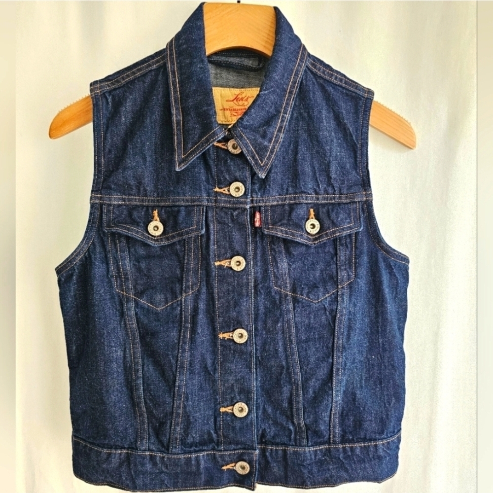 Levi's Premium Point Collar Sleeveless Denim Vest - Picture 3 of 16